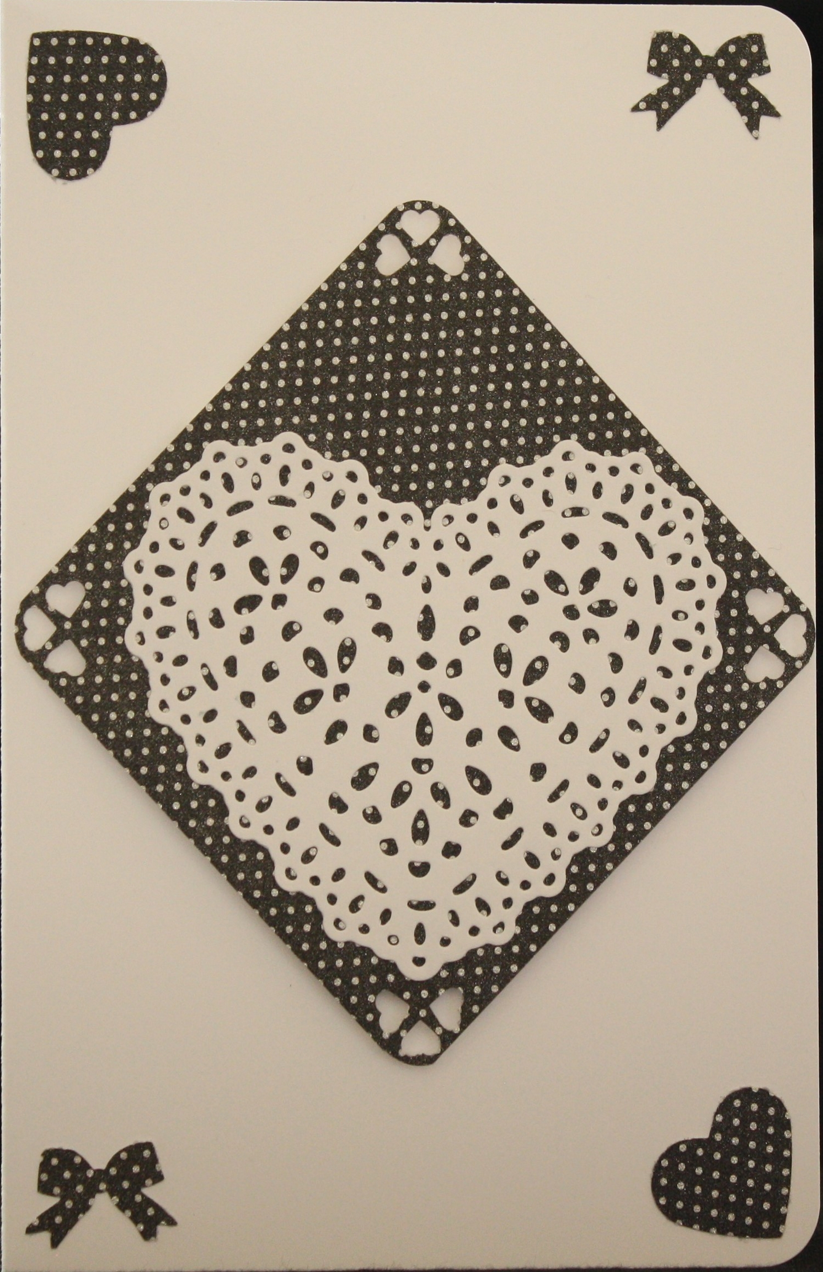 WeddingLaceHeart4816